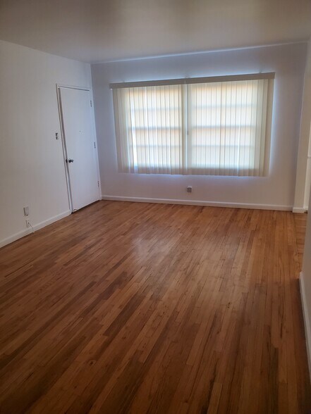 Living Room - 11259 Hatteras Street - Call 818-943-8066