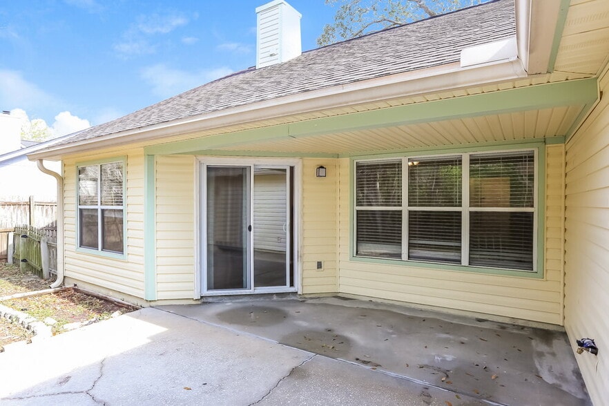 Building Photo - 12755 Serenade Cir N