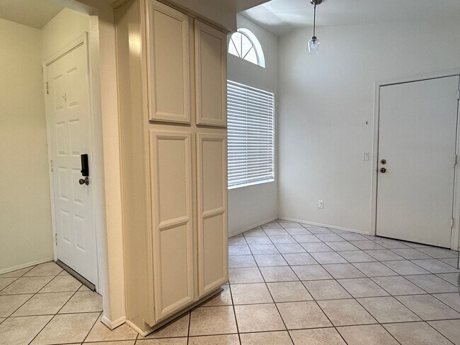 Building Photo - Chandler 3 Bed/ 2 Bath Single Story Home