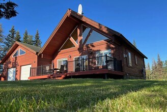 Building Photo - SEASONAL FURNISHED HOME!