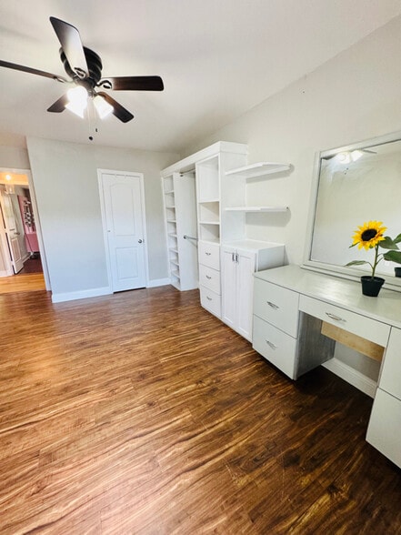 Building Photo - 4211 Knoxville St