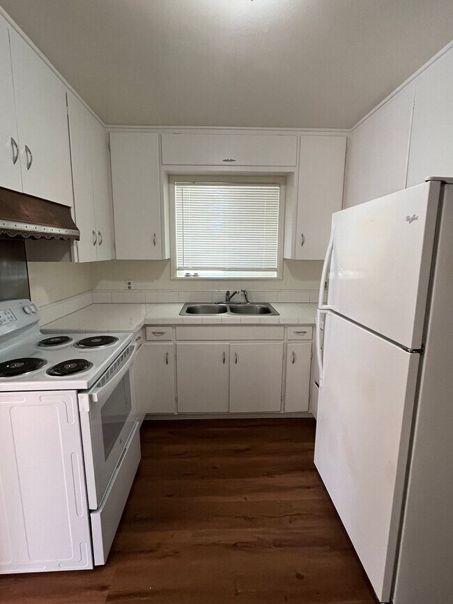 Building Photo - 925-931 Mitchell St