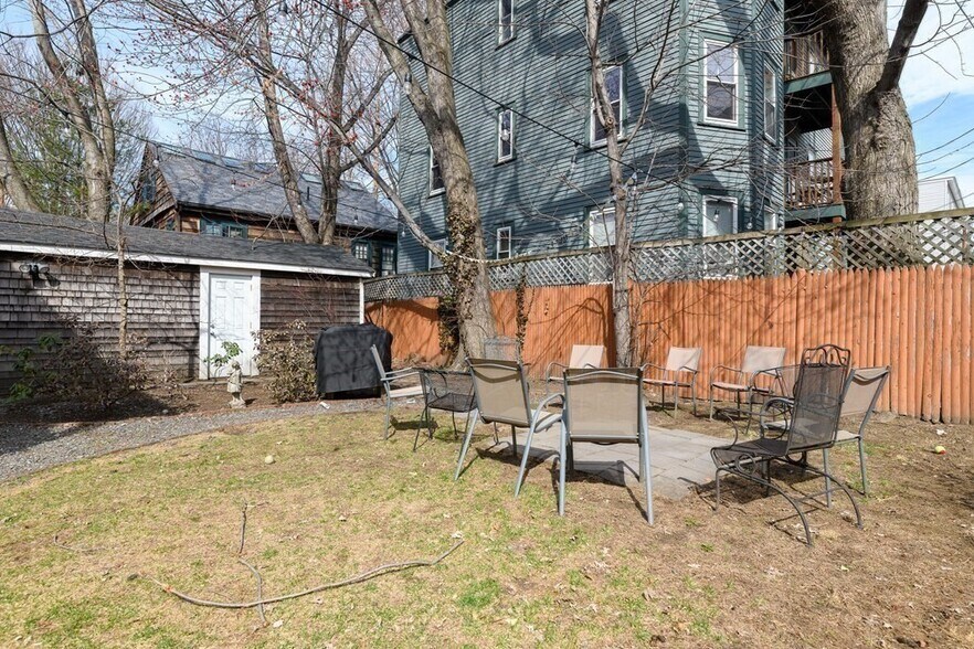 Building Photo - 402 Putnam Ave