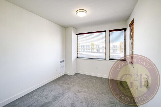 Building Photo - SF Shipyard - 3 BR, 2.5 BA Townhouse 1,634 Sq. Ft. - 3D Virtual Tour, 2-Car Garage