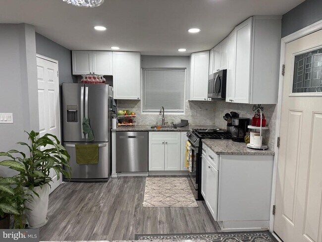 Building Photo - 7911 25th Ave