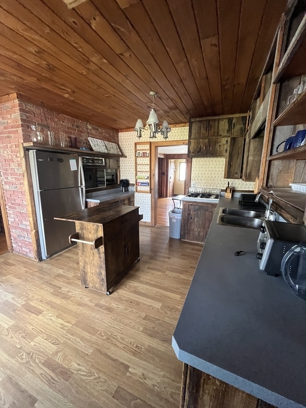 Building Photo - 11 Maple Ave