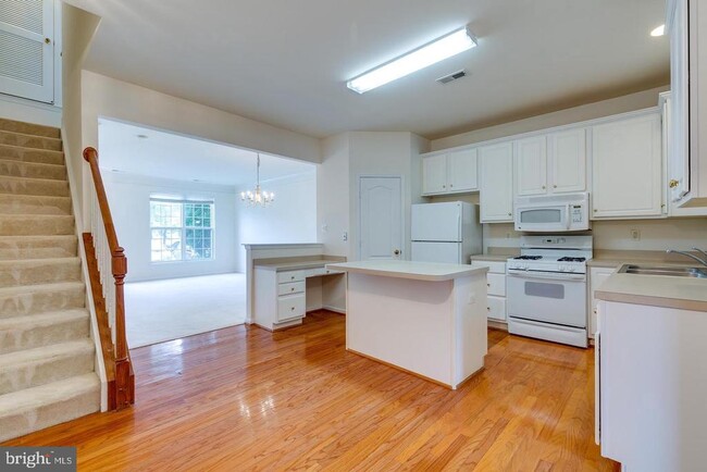 Building Photo - 13129 Park Crescent Cir