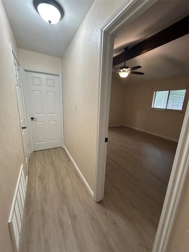 Building Photo - 1012 Mockingbird Dr