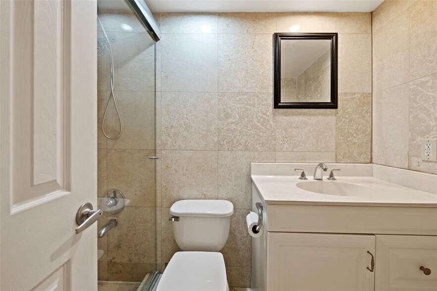 Building Photo - 3001 S Ocean Dr