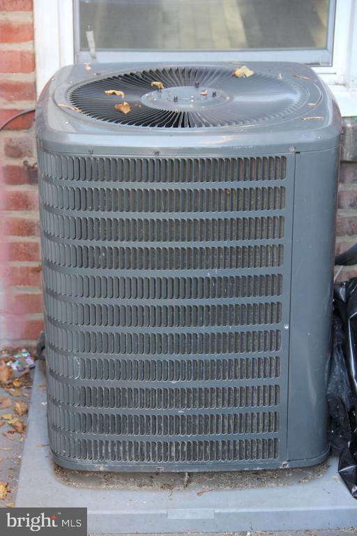 Building Photo - 5063 Whitaker Ave