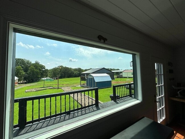 Building Photo - 896 Vaughn Rd