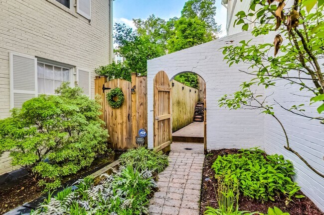Building Photo - COMING SOON - Stunning 4 bed + 2 full & 2 1/2 bath Classic in NW DC
