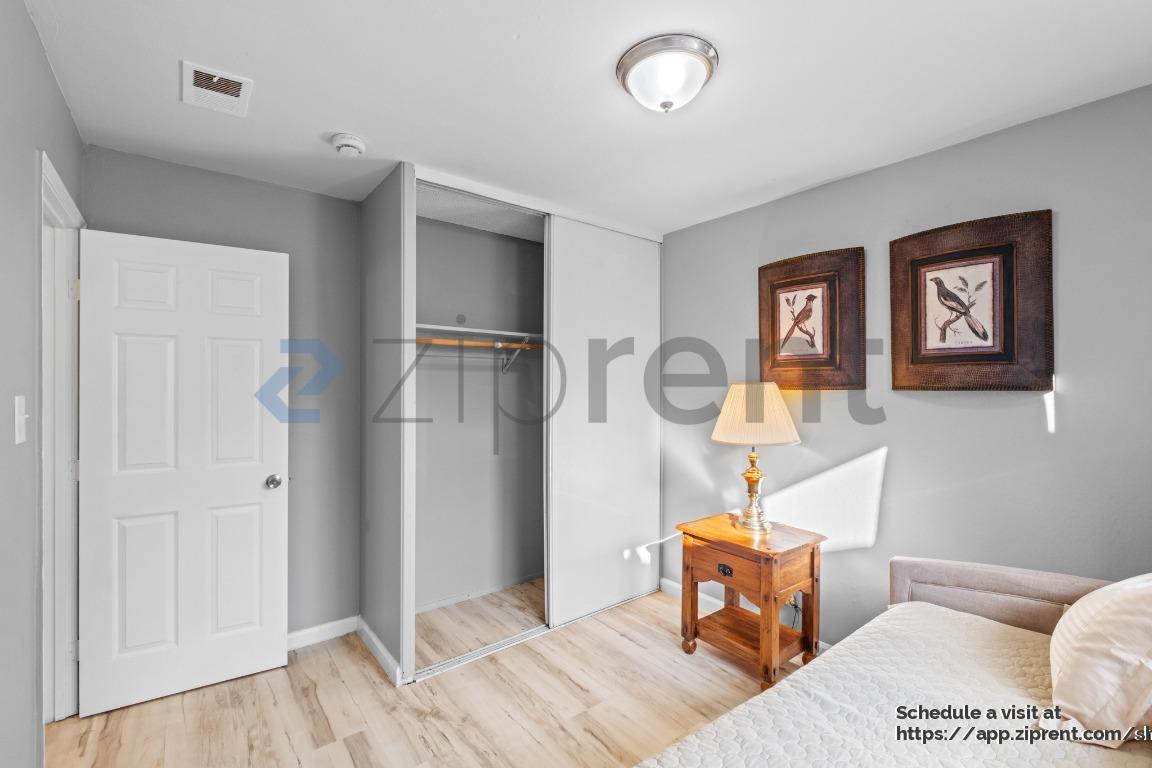 Building Photo - 325 Falcon Dr