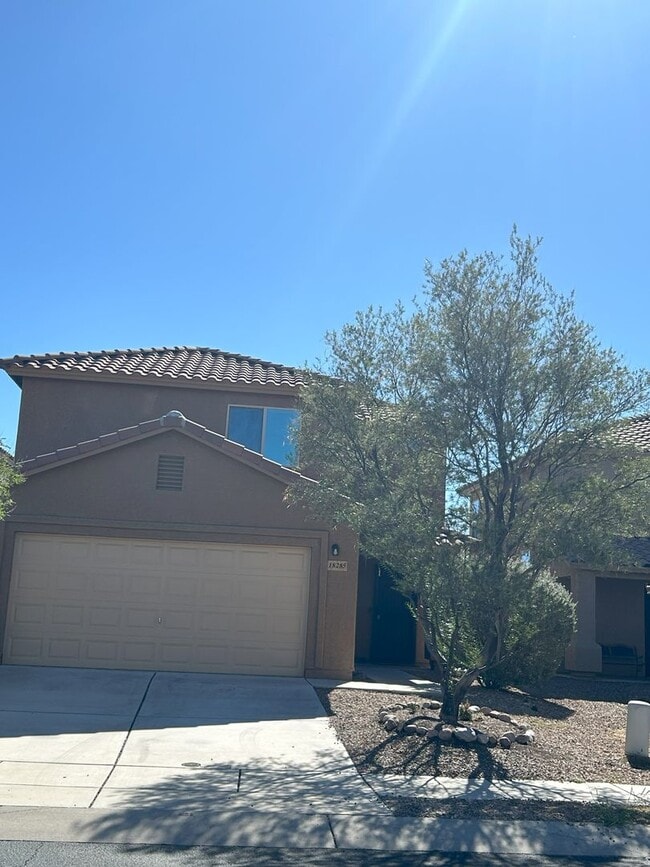 Building Photo - Three bedroom 2.5 bath two story home