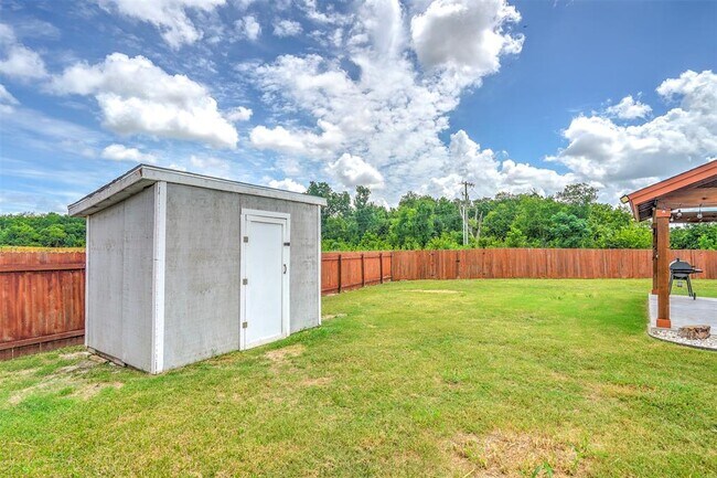 Building Photo - 521 Mossy Rock Dr