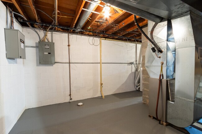 Building Photo - 7146 S 38th St