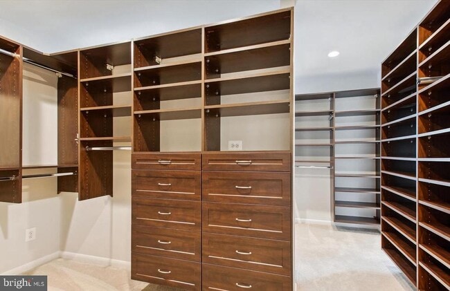 Building Photo - 7202 Heights Ct