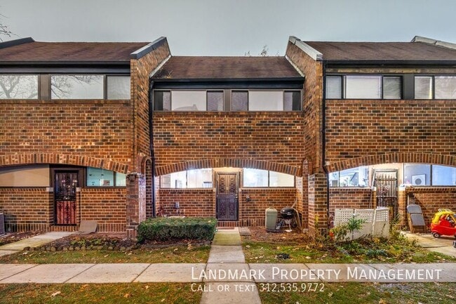 Primary Photo - 824 S May St