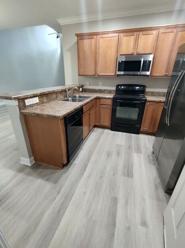 Building Photo - BRAND NEW FLOORING & FRESH PAINT - 3 Bedroom/2.5 Bath Townhome with garage in Wild Wing!