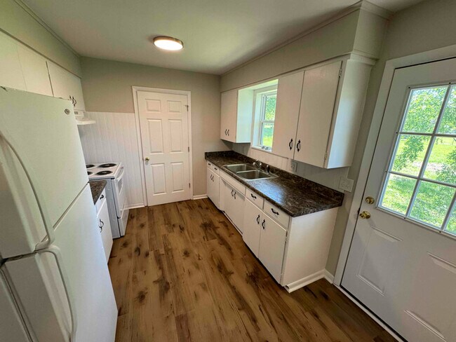 Building Photo - 922 W Pearl St