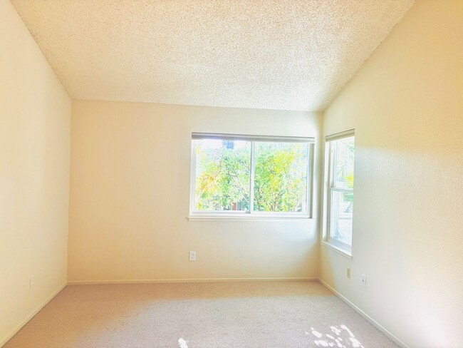 Building Photo - House like 2bed/1.5 Bath Condo with Spacious Corner Yard and 2 Car Garage