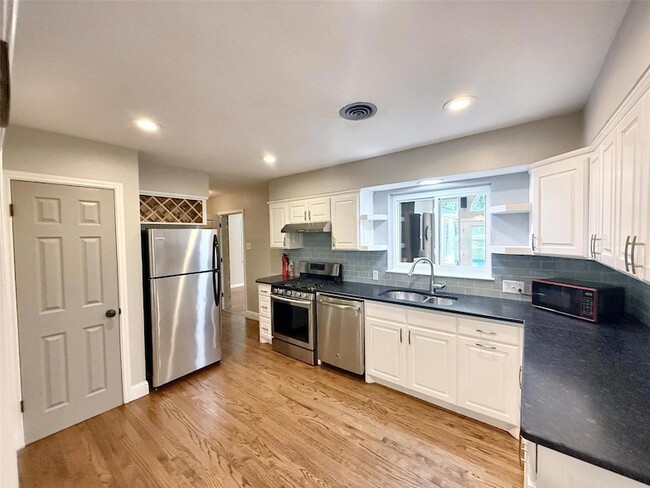 Building Photo - 9580 Dogwood St