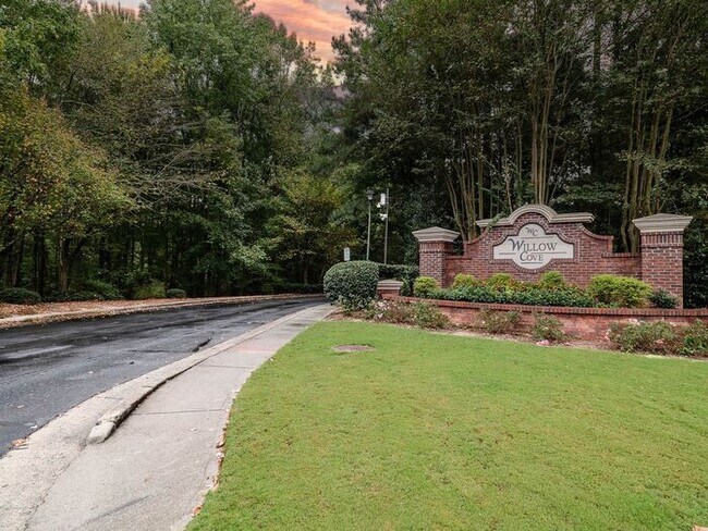 Building Photo - 1607 Cove Creek Cir