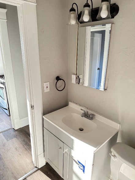 Building Photo - 1185 W 8th St