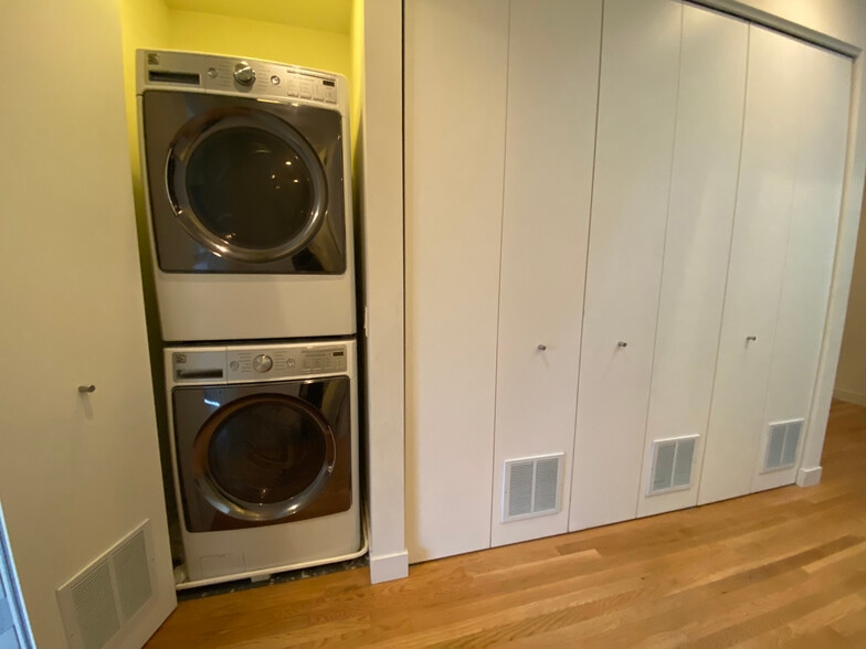 2nd Floor Hallway W/D - 435 W Hobbie St
