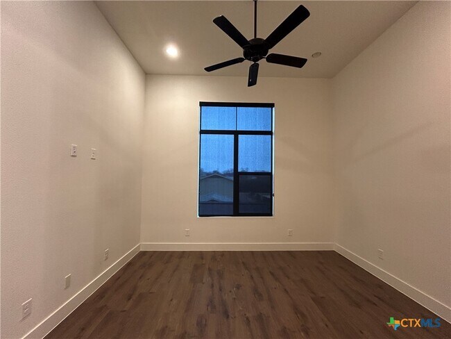 Building Photo - 1269 N Academy Ave