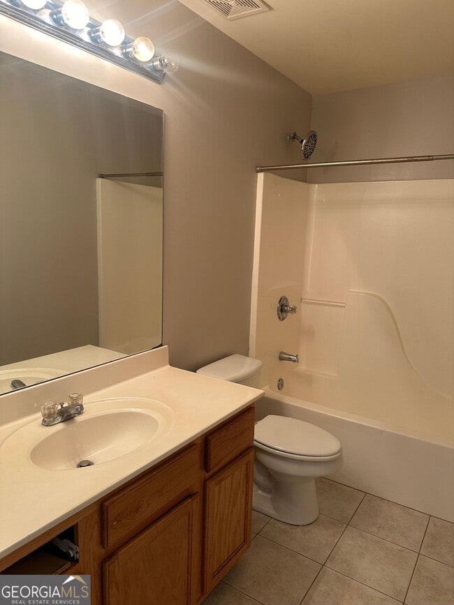 Building Photo - 711 Pine Grove Cir