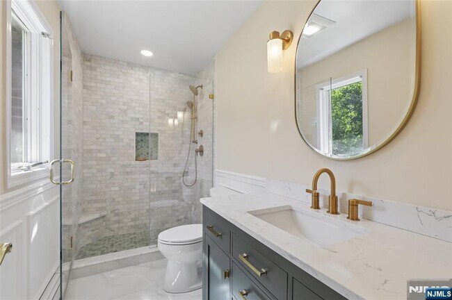 Building Photo - 2 W Saddle River Rd
