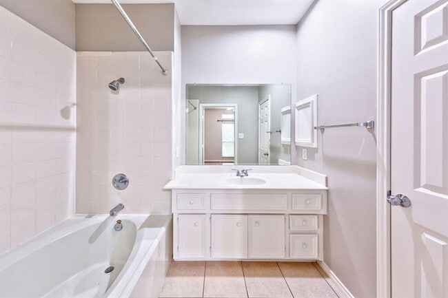 Building Photo - 1247 W 17th St