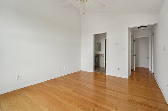 Building Photo - 6 Ray Ct