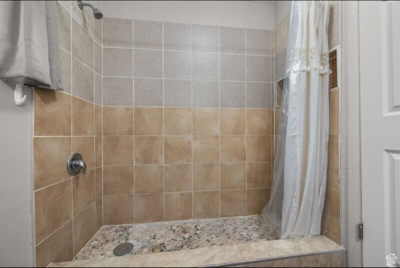 Building Photo - 57 N Center St