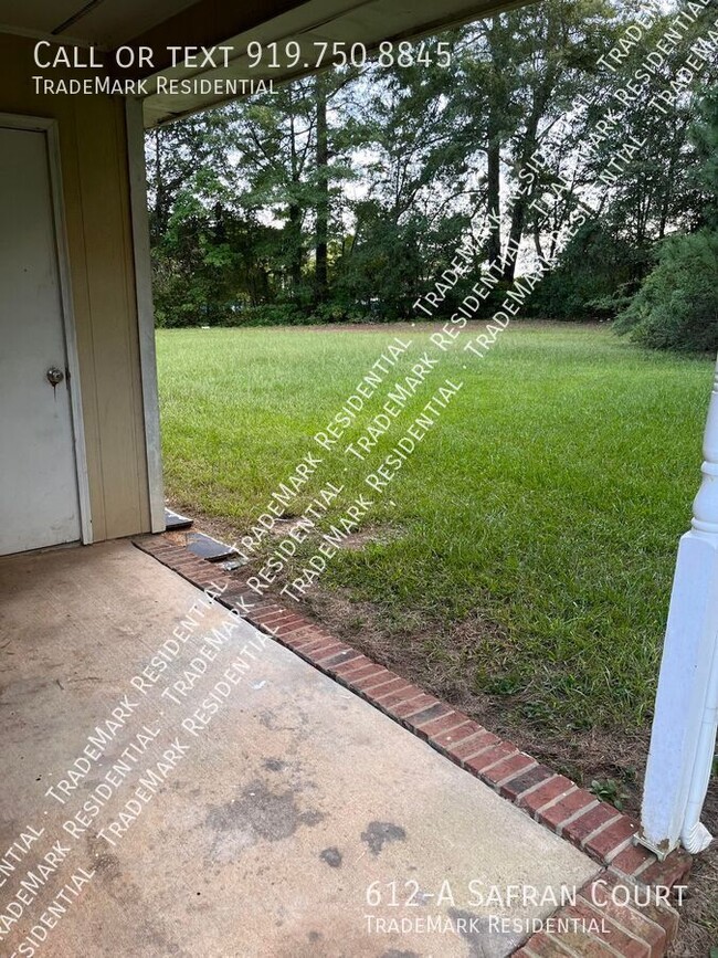 Building Photo - Charming 2-Bedroom Townhouse Near Lake Joh...