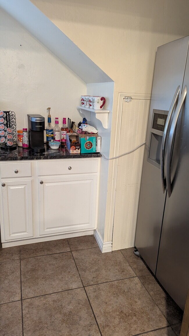 Building Photo - 385 E 2nd S St