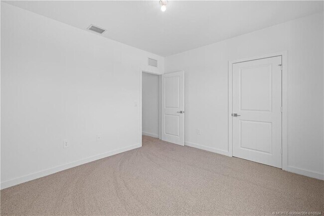 Building Photo - 2048 NE Ocean Dunes Dr