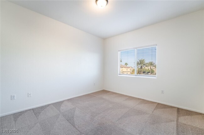 Building Photo - 2291 W Horizon Ridge Pkwy