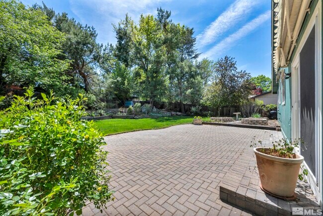 Building Photo - 840 Twin Pines Rd