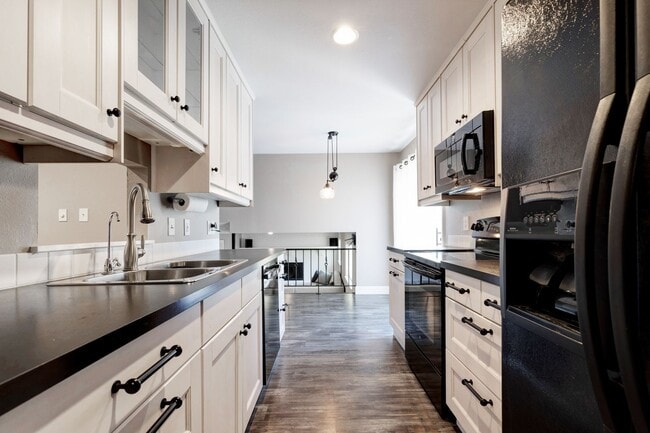 Building Photo - Spacious 4-Bedroom Home with Private Backy...