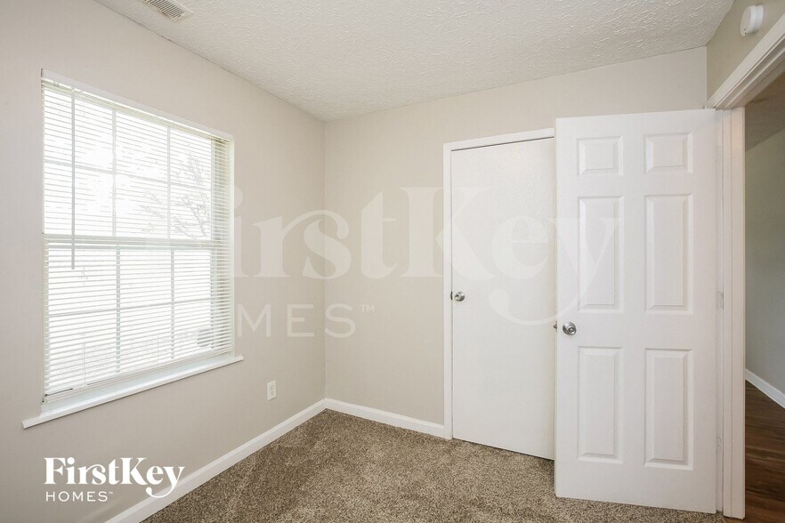 Building Photo - 4509 Phoenix Dr