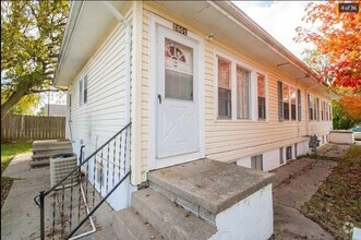 Building Photo - Charming 2 Bedroom 1 Bathroom Newly Remode...