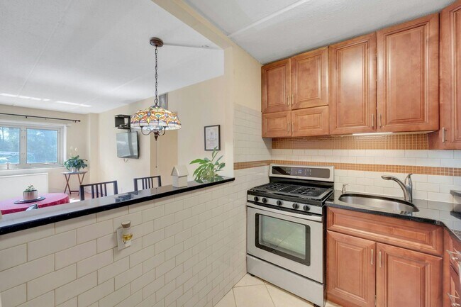 Building Photo - 470 Halstead Ave