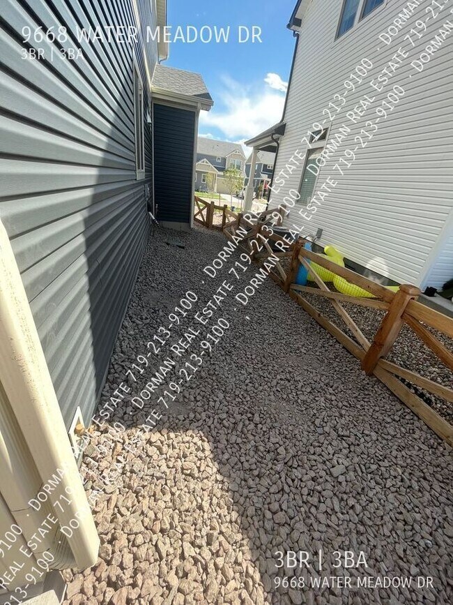 Building Photo - 9668 Water Meadow Dr