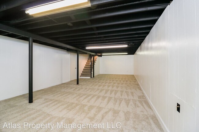 Building Photo - 3 br, 2 bath House - 1030 Lees Lane