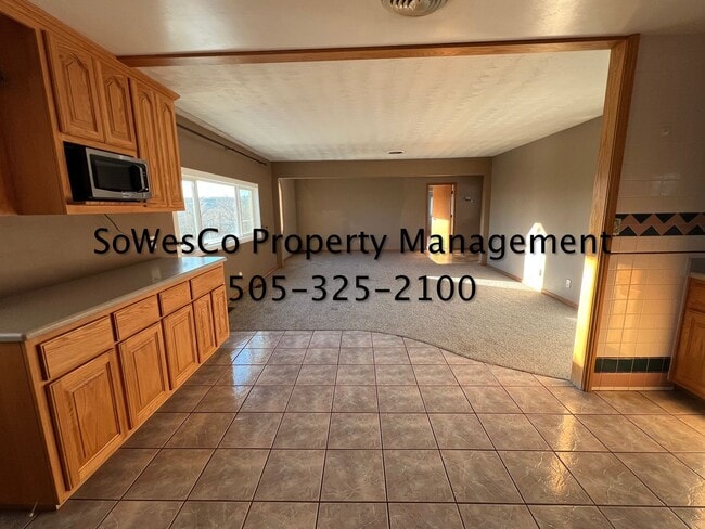 Building Photo - Large 3 Bedroom Home on East Side of Town