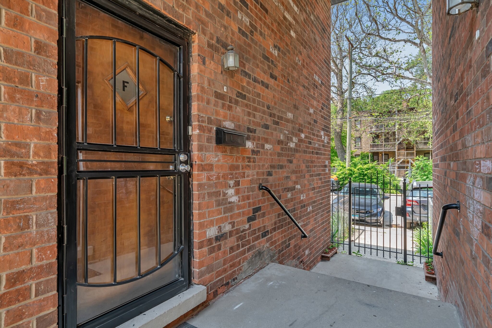 Building Photo - 5440 S Kimbark Ave