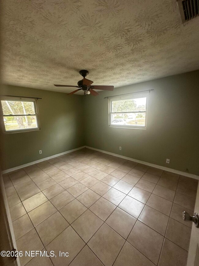 Building Photo - 472 Tara Ln