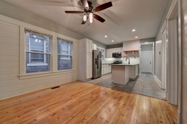 Building Photo - 1850 W 48th St